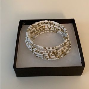 White and gold beaded bracelet